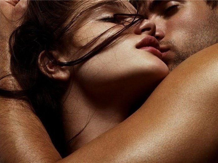 парень и девушка в постели